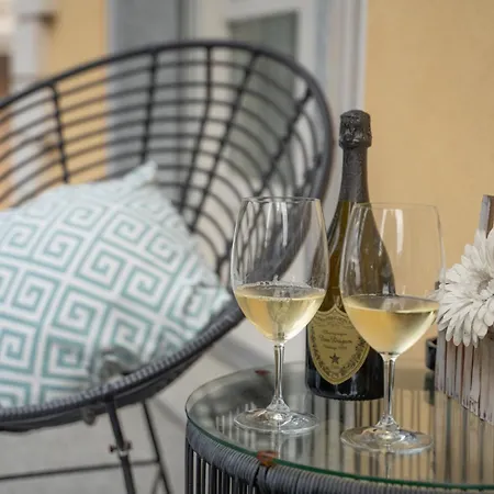 Semesterbostad Dimora Adriani, Charme E Relax Nel Cuore Delle Langhe *