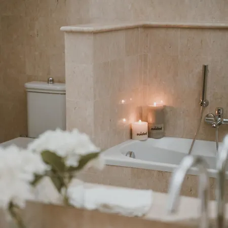 Dimora Adriani, Charme E Relax Nel Cuore Delle Langhe